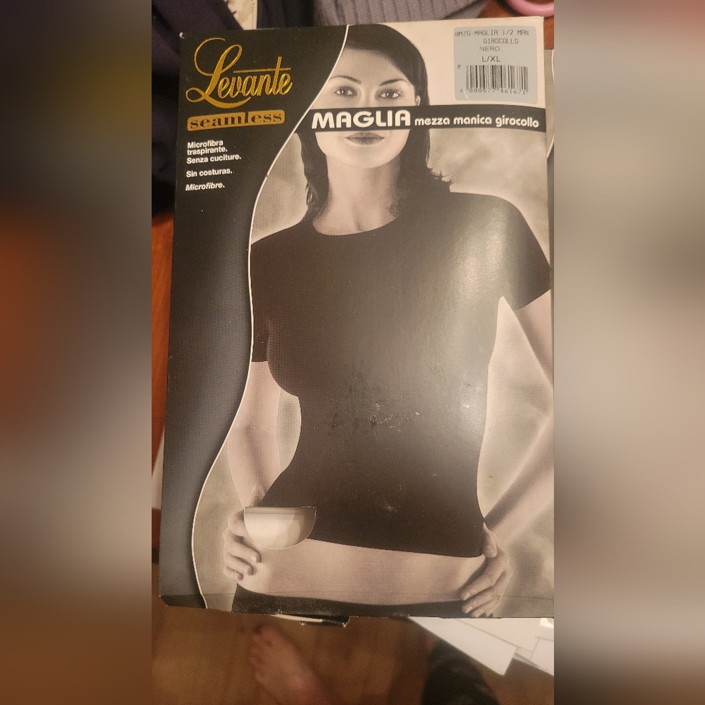 Levate Seamless Black Women's Short Sleeve Top